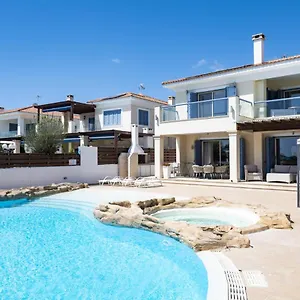 https://aaa-seaview-panorama.hotelsatayianapa.com